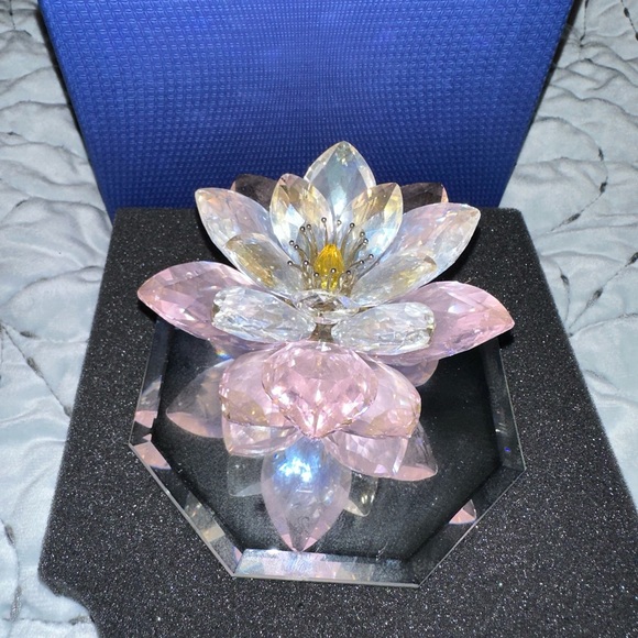 Swarovski Water Lily Rosaline Flower - Picture 6 of 11
